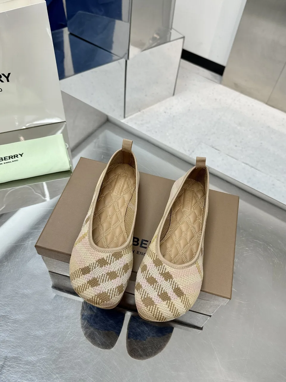 Burberry Flat Shoes